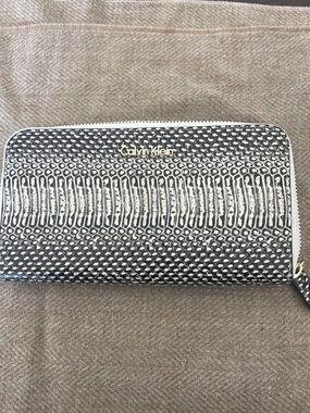 Calvin Klein Textured Snakeskin Secure Zip Wallet. Beautiful Goldtone Accents.